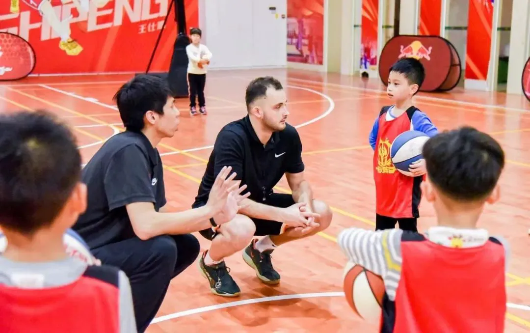 篮球战术训练分解法图解大全_2